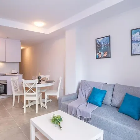 Modern 2br Walk To & Old Town Fuengirola
