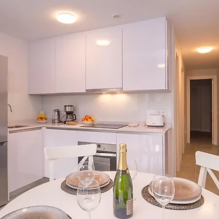Modern 2br Walk To & Old Town Fuengirola