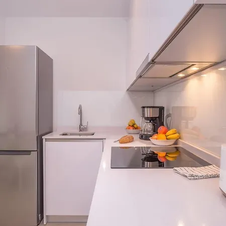 Modern 2br Walk To & Old Town Apartmán *