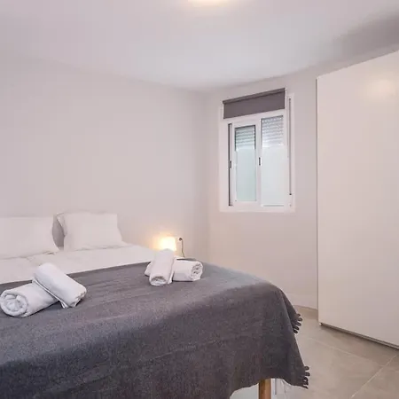 Modern 2br Walk To & Old Town Apartmán
